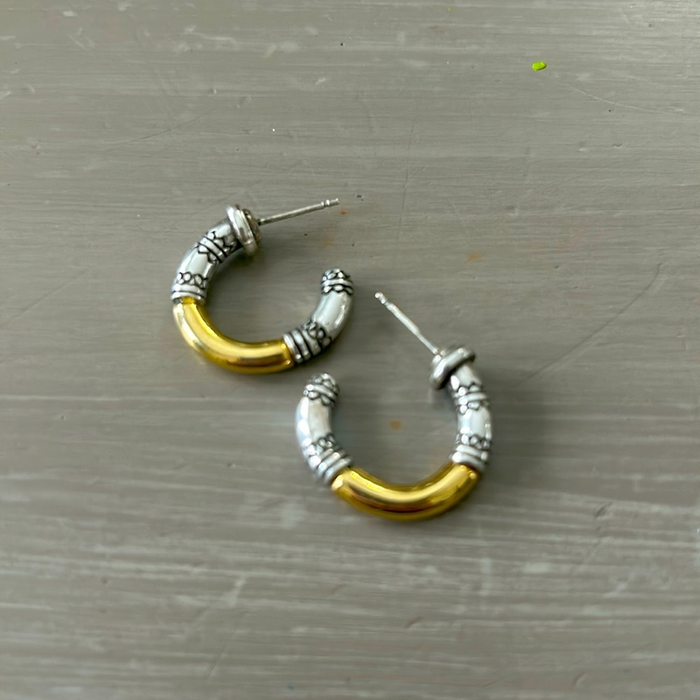 Vintage! BRIGHTON Two Toned Silver Gold Plated Filligree Huggie Hoop Earrings.